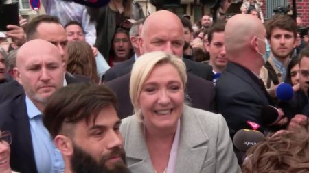 Marine Le Pen condamnée : inéligible en 2027 après le procès des assistants parlementaires FN Procès des assistants parlementaires du FN : condamnée, Marine Le Pen ne pourra pas se présenter en 2027