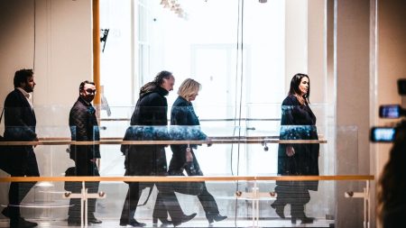 Condamnation de Marine Le Pen : en réponse à une pétition dénonçant "la dictature des juges", le PS appelle à  signer un texte en soutien à la Justice