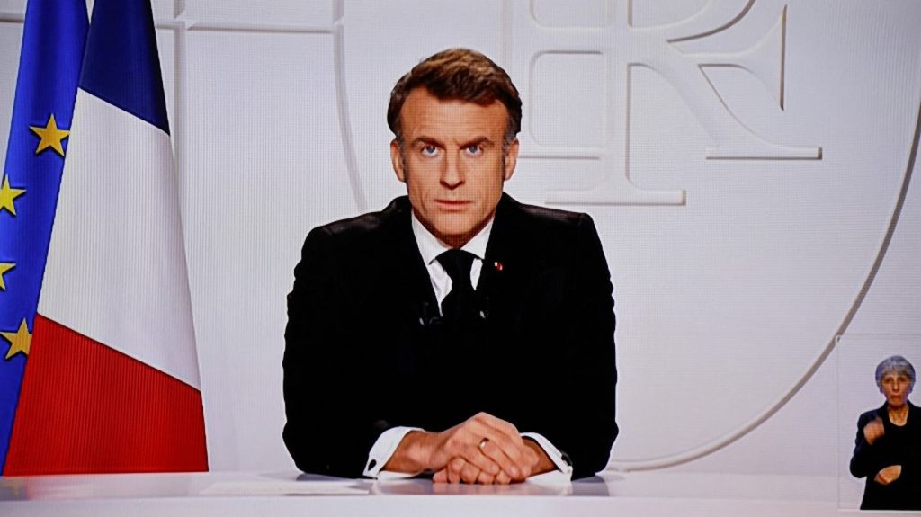 Face à "la menace russe", "rester spectateur serait une folie" : ce qu'il faut retenir de l'allocution d'Emmanuel Macron consacrée à la guerre en Ukraine