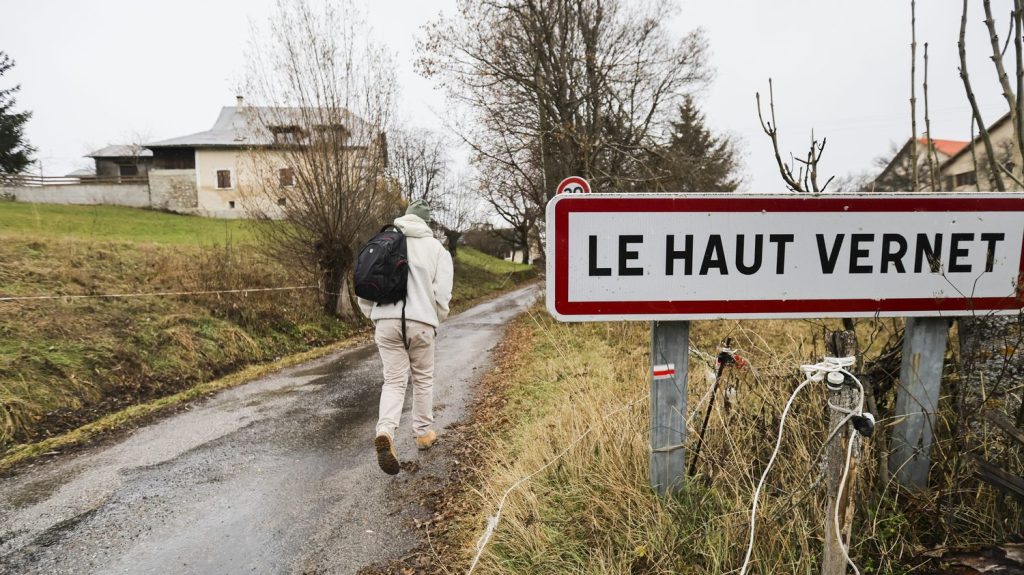 :
    Reportage




  



  


  
  Mort du petit Émile : la mise en examen de ses grands-parents, "comme une gifle en plein visage" pour une habitante du Vernet