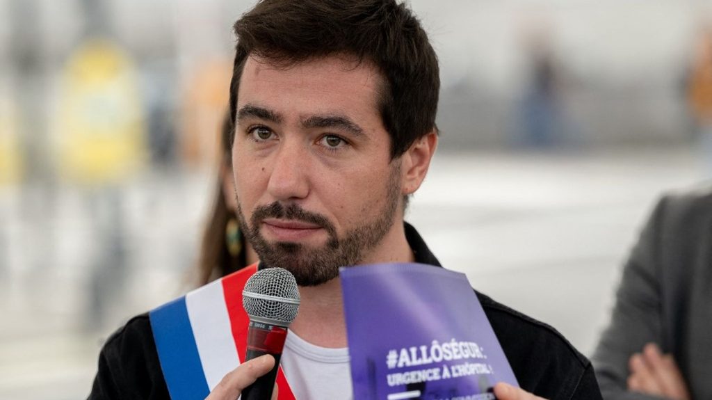 Loi narcotrafic : le député LFI Andy Kerbrat, en arrêt maladie pour soigner son addiction à la drogue, va voter contre