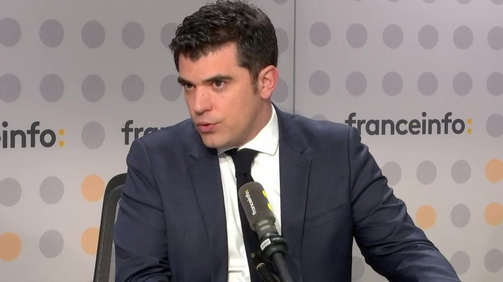 Loi contre le narcotrafic : "Il faudra s'assurer d'un certain nombre de garde-fous", estime un magistrat

          Damien Brunet, magistrat spécialiste de la lutte contre la criminalité organisée revient sur différents points de la proposition de loi qui arrive à l'Assemblée nationale.