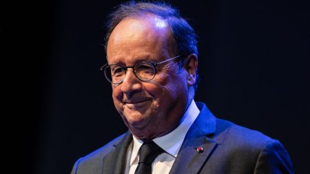 Marche contre l'antisémitisme à Orléans : "Il y a une nécessité de ne jamais s'échapper de ce discours républicain. Et c'est hélas ce qu'a fait LFI à plusieurs occasions", déplore François Hollande