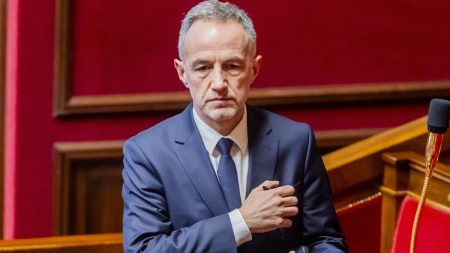 Suppression des ZFE : le député de Paris Emmanuel Grégoire dénonce des amendements "démagogiques et populistes"