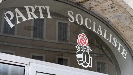 Congrès du Parti socialiste : les contours d'un front anti-Olivier Faure se dessinent