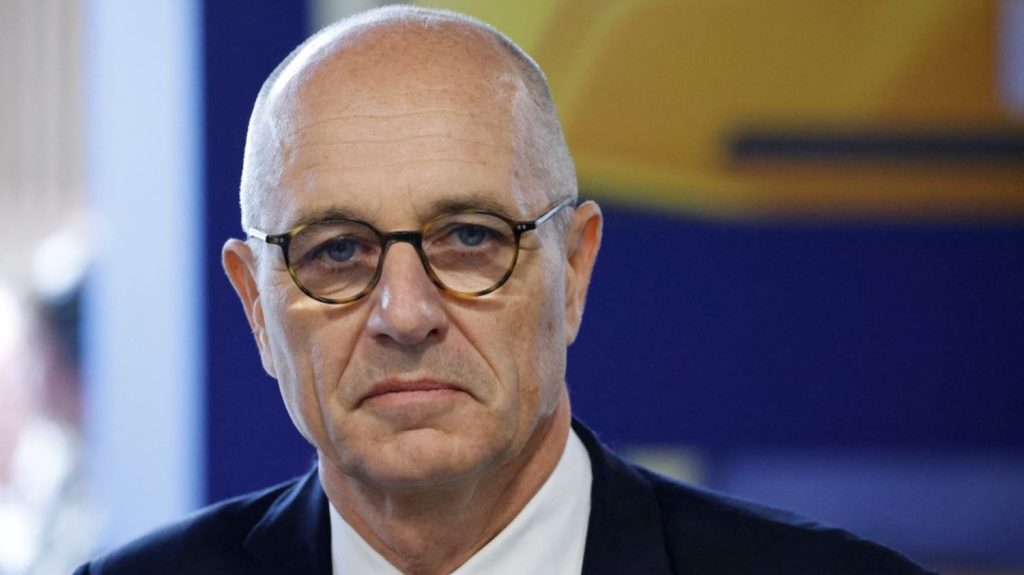 Plan européen pour l'automobile : "Il faut protéger l'ensemble de la filière par une politique de contenu local", plaide le directeur général de Valeo