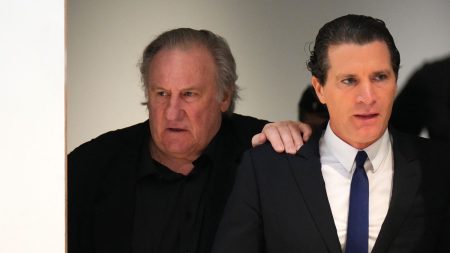Procès de Gérard Depardieu : près de 200 avocats dénoncent le sexisme lors des audiences, dans une tribune au "Monde"