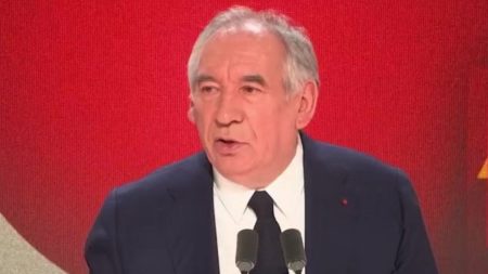 Réforme des retraites : Bayrou s’oppose au retour de l’âge de départ à 62 ans :
Vidéo
Réforme des retraites : François Bayrou dit "non" à un retour de l'âge de départ à 62 ans