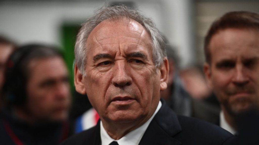Réforme des retraites : les syndicats, la gauche et le RN s'insurgent après le refus du Premier ministre de revenir à l'âge légal de départ à 62 ans