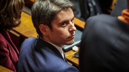 Le patron de Renaissance, Gabriel Attal, contesté par une partie de ses troupes à l'Assemblée nationale

          Des députés macronistes, Ensemble pour la République, accusent leur chef de délaisser le groupe, sauf quand il s'agit de défendre ses intérêts.