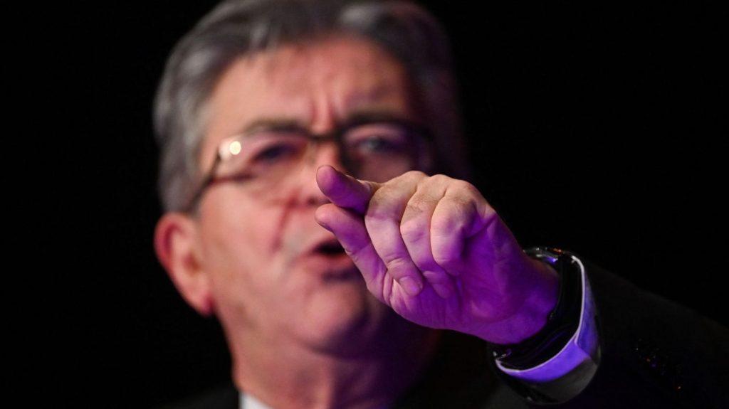 Retraites : pour Jean-Luc Mélenchon, François Bayrou s'est "foutu" du Parti socialiste