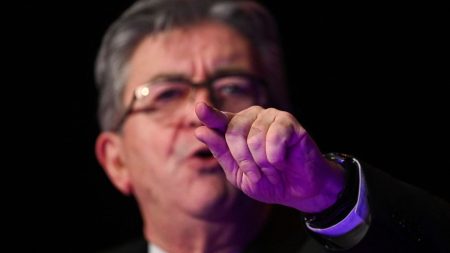 Retraites : Mélenchon accuse Bayrou de s’être « foutu » du PS Retraites : pour Jean-Luc Mélenchon, François Bayrou s'est "foutu" du Parti socialiste