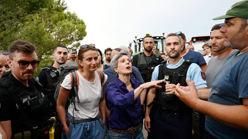 Sandrine Rousseau au procès du vigneron pour injure sexiste ‘Va faire la soupe, salope’ "'Va faire la soupe, salope' est une injure à caractère sexiste", confirme Sandrine Rousseau qui sera présente au procès du vigneron accusé de l'avoir insultée