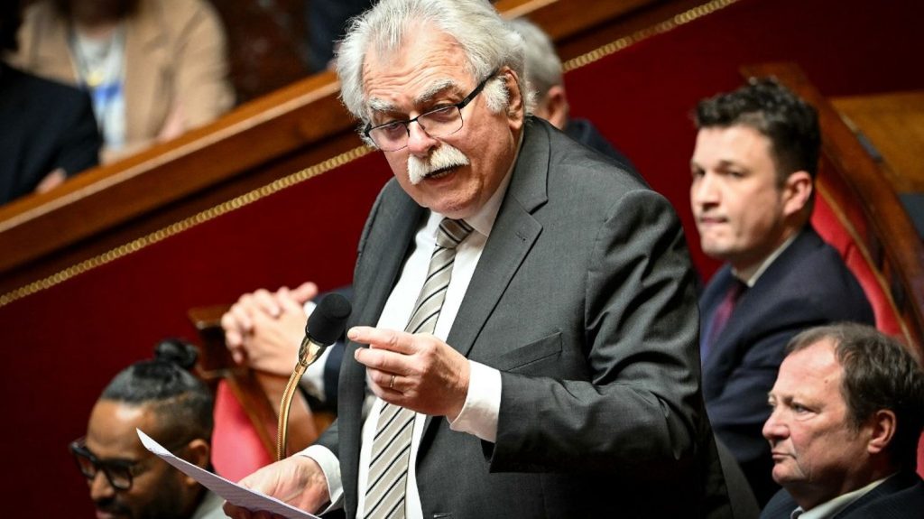 "Aujourd’hui, la séparation des pouvoirs a considérablement été érodée", confie le député communiste André Chassaigne