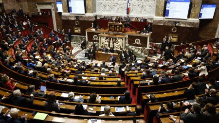 Les députés français adoptent une résolution de soutien à l'Ukraine appelant notamment à saisir les avoirs russes