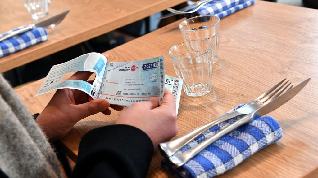 Tickets-restaurant : bientôt une utilisation élargie au dimanche ?

          Le gouvernement dit étudier la question très sérieusement, dans le cadre de la réforme globale des titres-restaurant qu’il prépare.