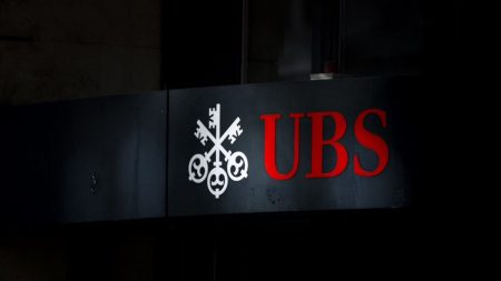 Harcèlement de lanceurs d'alerte : la banque suisse UBS condamnée à Paris à l'amende maximale