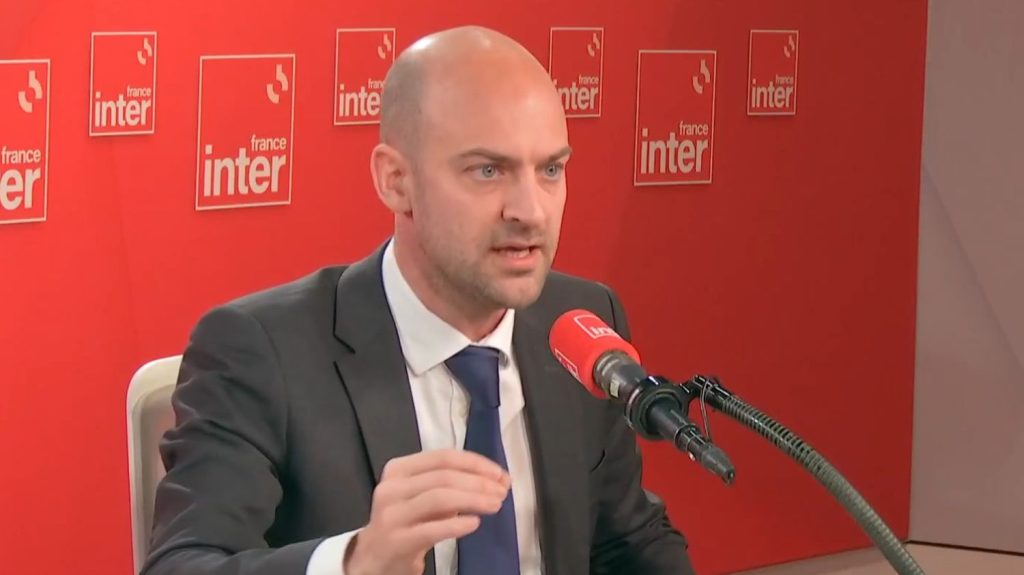 Guerre en Ukraine : "La ligne de front ne cesse de se rapprocher de nous", selon Jean-Noël Barrot