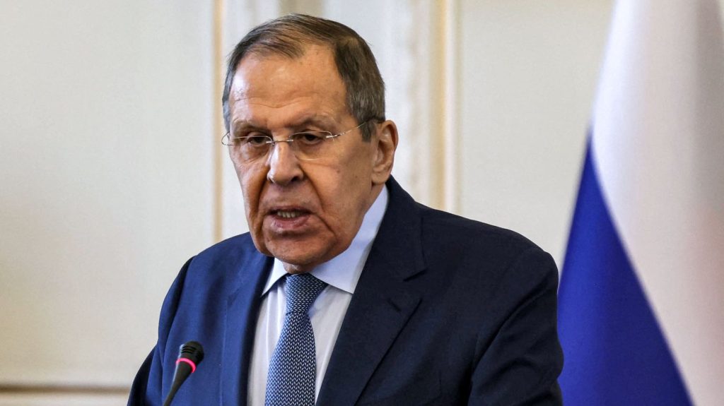 Guerre en Ukraine : les propos d'Emmanuel Macron sur la dissuasion nucléaire sont "une menace" pour la Russie, estime le Kremlin