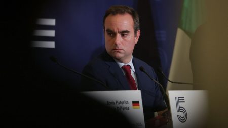 Ukraine, sécurité européenne : Bayrou et Lecornu font le point avec les parlementaires Ukraine, sécurité européenne... Après deux cartons d'invitations envoyés, François Bayrou et Sébastien Lecornu font le point avec les parlementaires