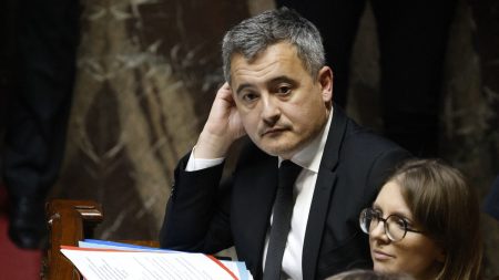 Port du voile dans le sport : Gérald Darmanin répond à Elisabeth Borne et affirme n'avoir "aucune leçon à recevoir non plus" sur la laïcité