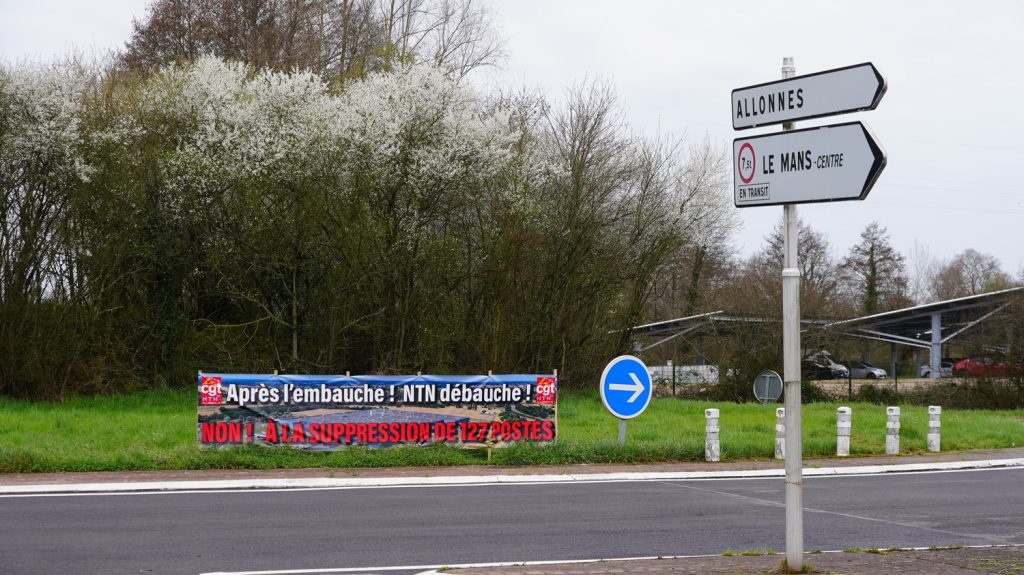 :
    Reportage




  



  


  
  "Ça va être un carnage, un drame humain" : dans la Sarthe, la crise de l'automobile plonge le territoire dans l'incertitude