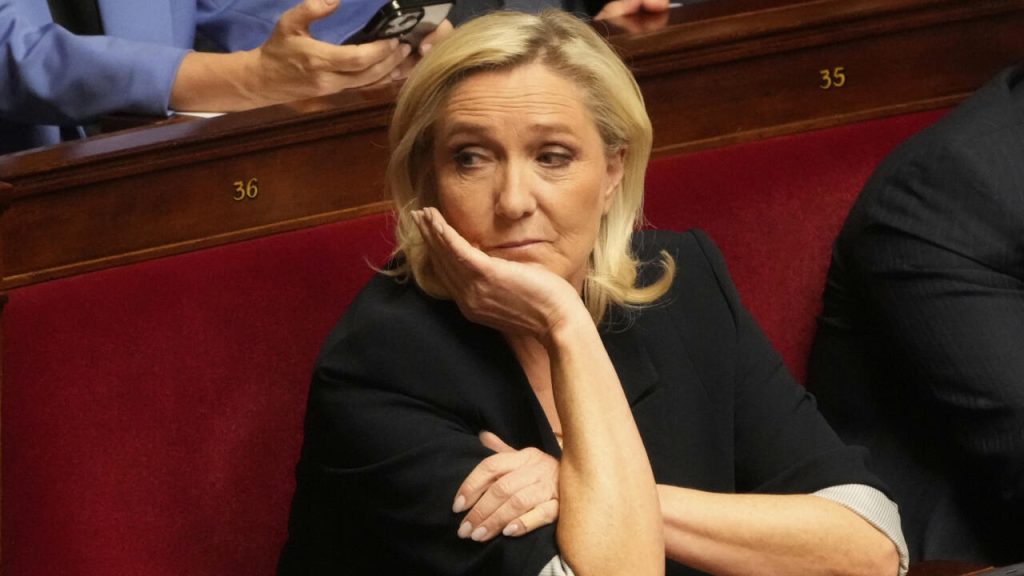 La marine «politiquement morte» Le Pen a-t-elle toujours un chemin vers le pouvoir?