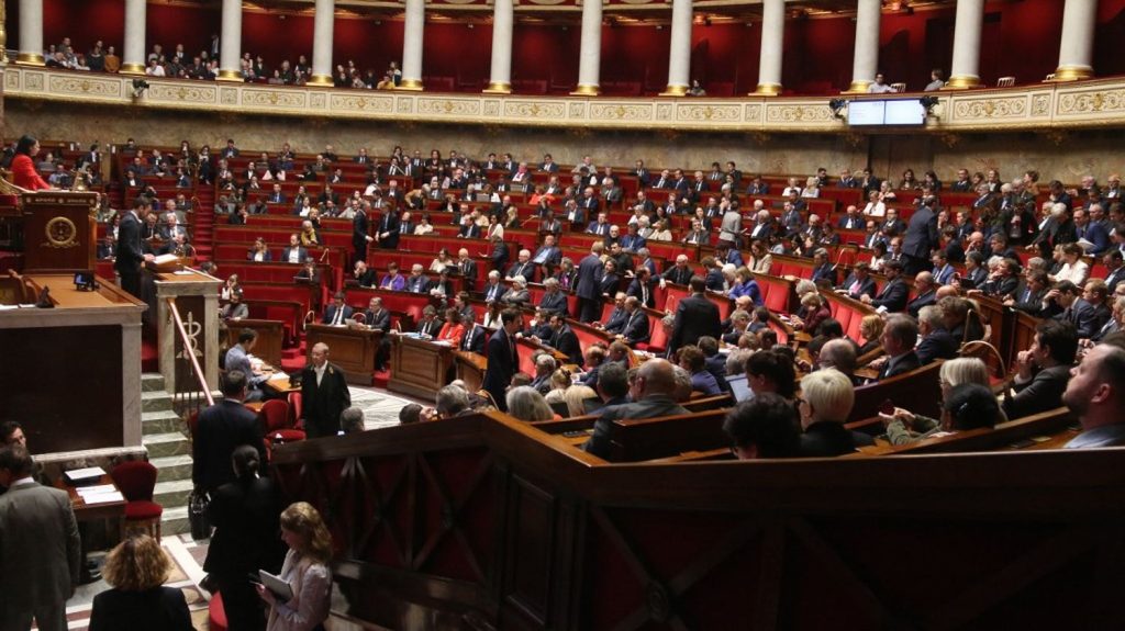 Parquet spécialisé, "dossier-coffre", surveillance à distance... Voici les mesures phares de la loi narcotrafic, adoptée définitivement