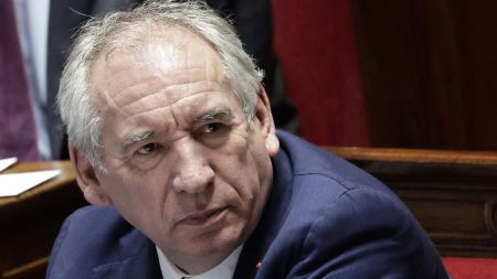 :
    Édito



  



  


      

  

  
    Affaire Bétharram : François Bayrou contraint à un exercice de transparence après le récit de sa fille

          Dans le livre "Le silence de Bétharram", Hélène Perlant révèle avoir été victime, adolescente, de violences lors d'un camp d'été organisé par la congrégation à laquelle appartient l'établissement privé catholique. Elle assure n'avoir rien dit à son père, alors ministre de l'Éducation et attendu le 14 mai devant la commission d’enquête parlementaire.