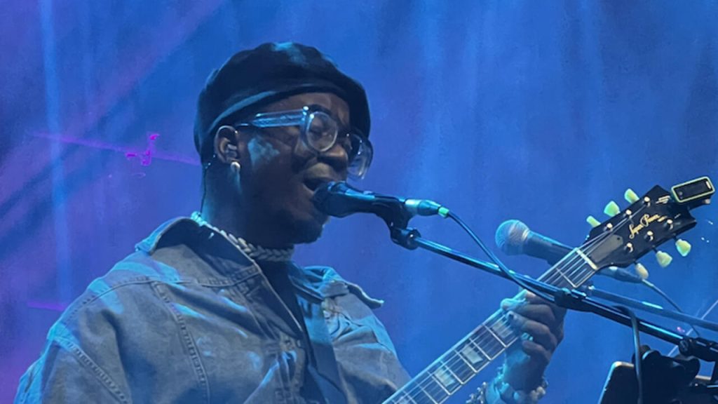 Apporter le rythme à la maison: les musiciens africains poussent pour la production musicale locale