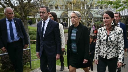 "Ensauvagement", "sursaut collectif", question de santé mentale... Après l'attaque au couteau dans un lycée à Nantes, la classe politique fracturée