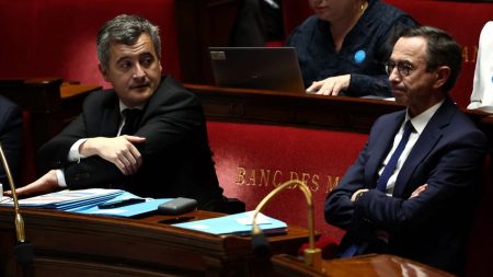Attaques contre des prisons : Gérald Darmanin et Bruno Retailleau demandent aux préfets de "renforcer sans délai la surveillance et la protection" des établissements pénitentiaires