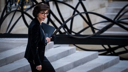 Bijoux cachés : Dati doit régulariser, dit la porte-parole du gouvernement "Bijoux cachés" révélés par "Libération" : Rachida Dati "doit régulariser, si c'était vrai", selon la porte-parole du gouvernement