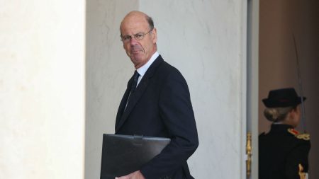 Budget 2026 : 40 milliards d’euros supplémentaires dans un contexte économique difficile Budget 2026 : un effort supplémentaire de 40 milliards d’euros dans un contexte économique difficile
On parlait déjà d'équation impossible pour le budget 2025. Elle s'annonce encore plus compliquée pour l'an prochain. Le ministre de l’Économie veut maintenir l'objectif de réduction du déficit à 4,6% du PIB en 2026.