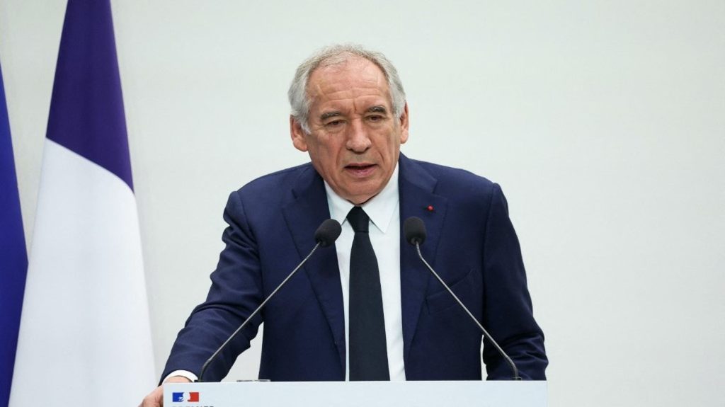 Budget 2026 : travail, défense, ressources... Ce qu'il faut retenir du discours de François Bayrou sur l'état des finances publiques