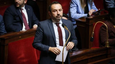 Budget 2026 : RN et LFI menacent de censurer face à 40 milliards d’effort supplémentaire Budget 2026 : face à l'effort supplémentaire de 40 milliards d'euros, le RN et LFI menacent de censurer le gouvernement