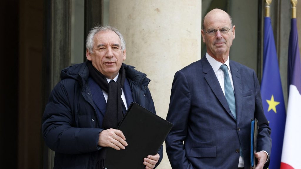 Budget 2026 : vers une nouvelle réforme de l'assurance chômage ?

          Un des credo du gouvernement pour trouver de l’argent, c’est qu’il y ait plus de Français au travail. Dans ce contexte, l'idée d'une nouvelle réforme de l'assurance chômage a été évoquée par l'exécutif.