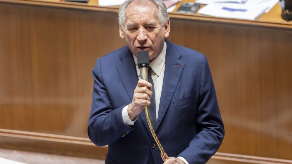 Budget 2026 : mille-feuille territorial, abattement fiscal pour les retraités, ces économies qu'envisage François Bayrou