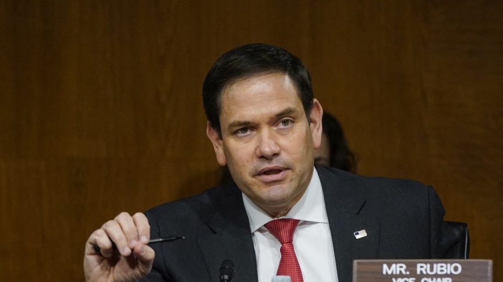 Le chef de la diplomatie américaine à l'Élysée pour discuter de l'Ukraine

          Le secrétaire d'État américain Marco Rubio est reçu par Emmanuel Macron pour sa première visite à Paris depuis sa nomination. Une entrevue qui marque la reprise du dialogue avec les Européens, au moment où les négociations sur la paix en Ukraine marquent le pas.