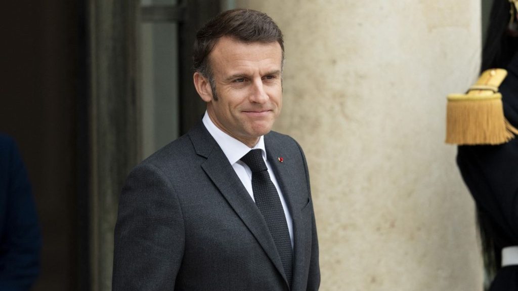 Condamnation de Marine Le Pen : Emmanuel Macron "rappelle" que la justice est "indépendante" et que les "magistrats doivent être protégés"