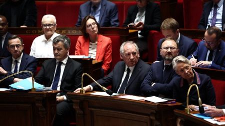 :
    Vidéo




  



  


  
  Condamnation de Marine Le Pen : le Premier ministre ouvre la porte à une "réflexion" au Parlement pour faire évoluer la loi sur l'exécution provisoire
