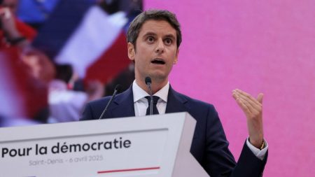 Condamnation de Marine Le Pen : "Tu voles, tu payes ! Surtout quand on est un responsable politique", clame Gabriel Attal lors d'un meeting de Renaissance