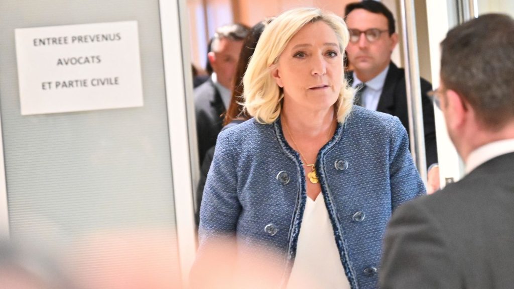 "Les cartes sont complètement rebattues" : comment la condamnation de Marine Le Pen bouleverse déjà la présidentielle 2027