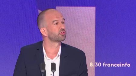 Crise avec l'Algérie : Manuel Bompard reconnait une "volonté de désescalade" et "un désaveu cinglant" pour Bruno Retailleau