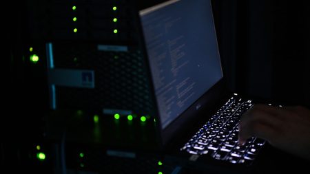 La France visée à plusieurs reprises par des cyberattaques russes, Paris les condamne "avec la plus grande fermeté"