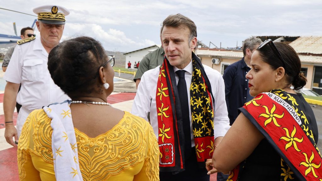 Cyclone Chido, épidémie de chikungunya, îles Eparses… Quels sont les enjeux de la tournée d'Emmanuel Macron dans l'océan Indien ?