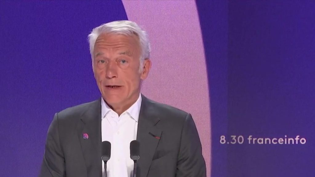 Départ de Carlos Tavares de Stellantis : le montant versé par le constructeur à l'ancien patron est "surprenant", réagit le Medef