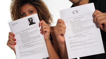 "Ils veulent quelqu'un de plus expérimenté" : pourtant diplômés, de nombreux jeunes peinent à trouver un travail