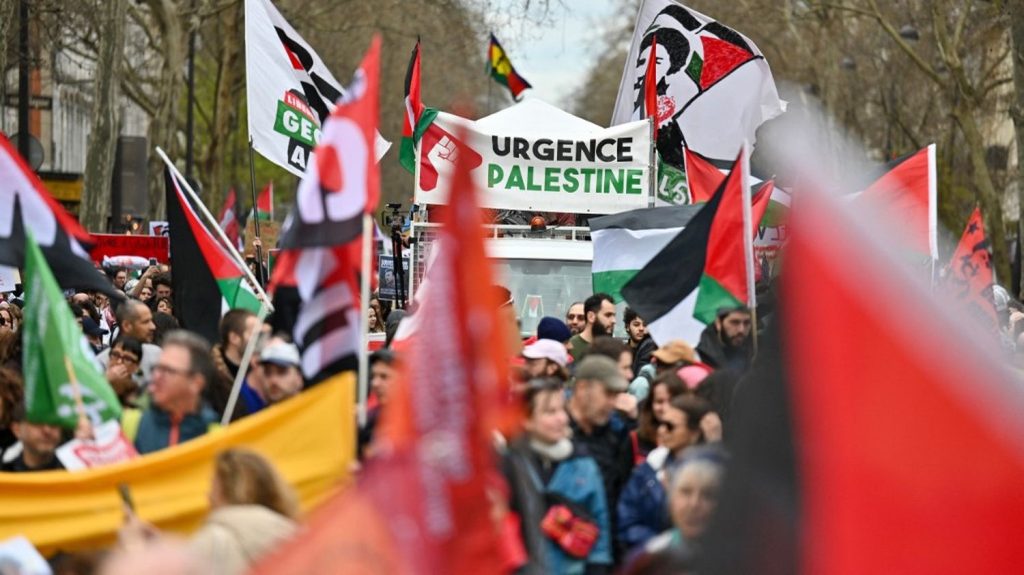 A la veille du 1er-Mai, Bruno Retailleau engage la procédure de dissolution des groupes Urgence Palestine et Lyon Populaire