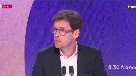 Droits de douane américains : Donald Trump est "fort parce que l'Union européenne est trop faible", dénonce le maire PS de Rouen